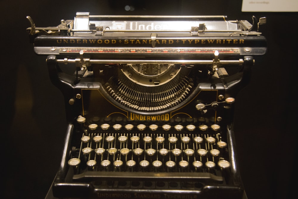 Máquina de escribir manual Underwood negra
