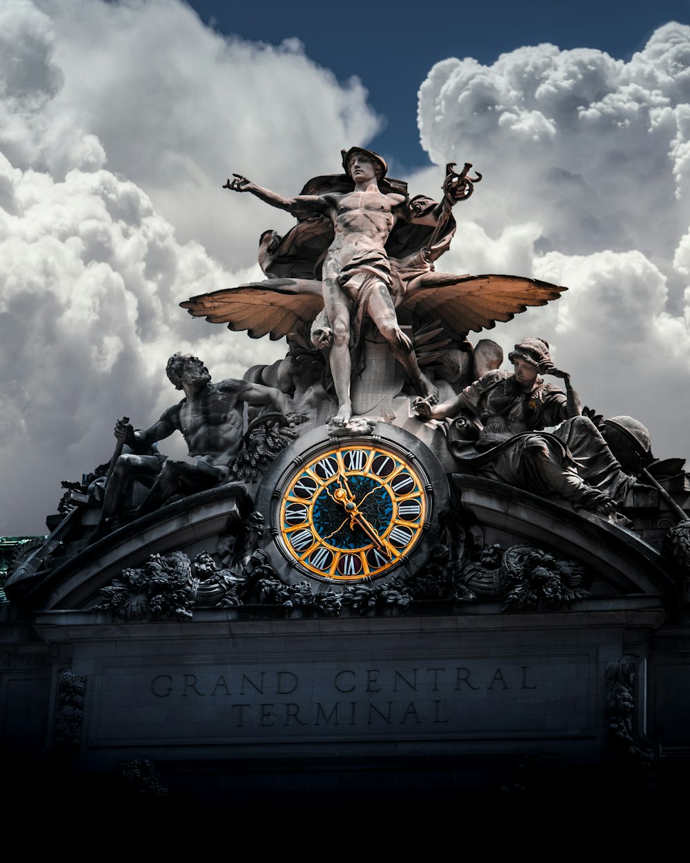 photo couleur sélective de la statue de Grand Central Terminal