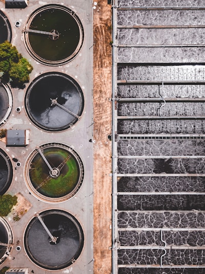 an overhead view of a street with a lot of water