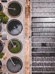 an overhead view of a street with a lot of water