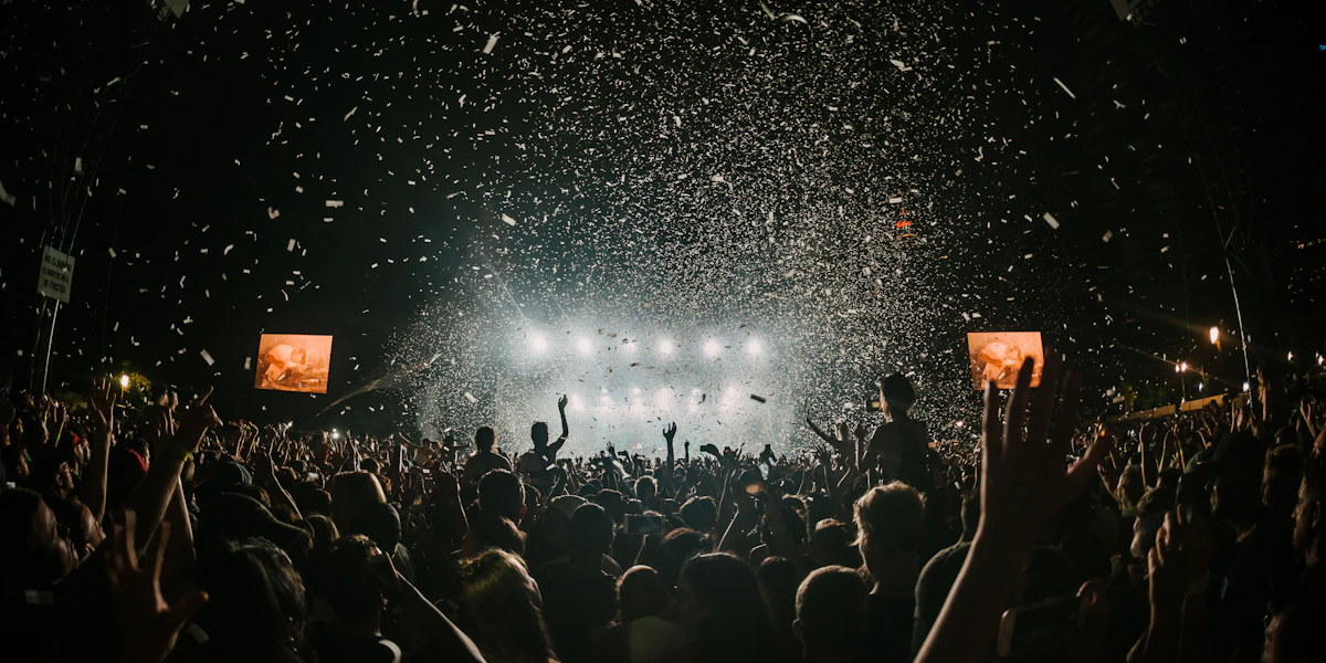 Music festival photo sharing