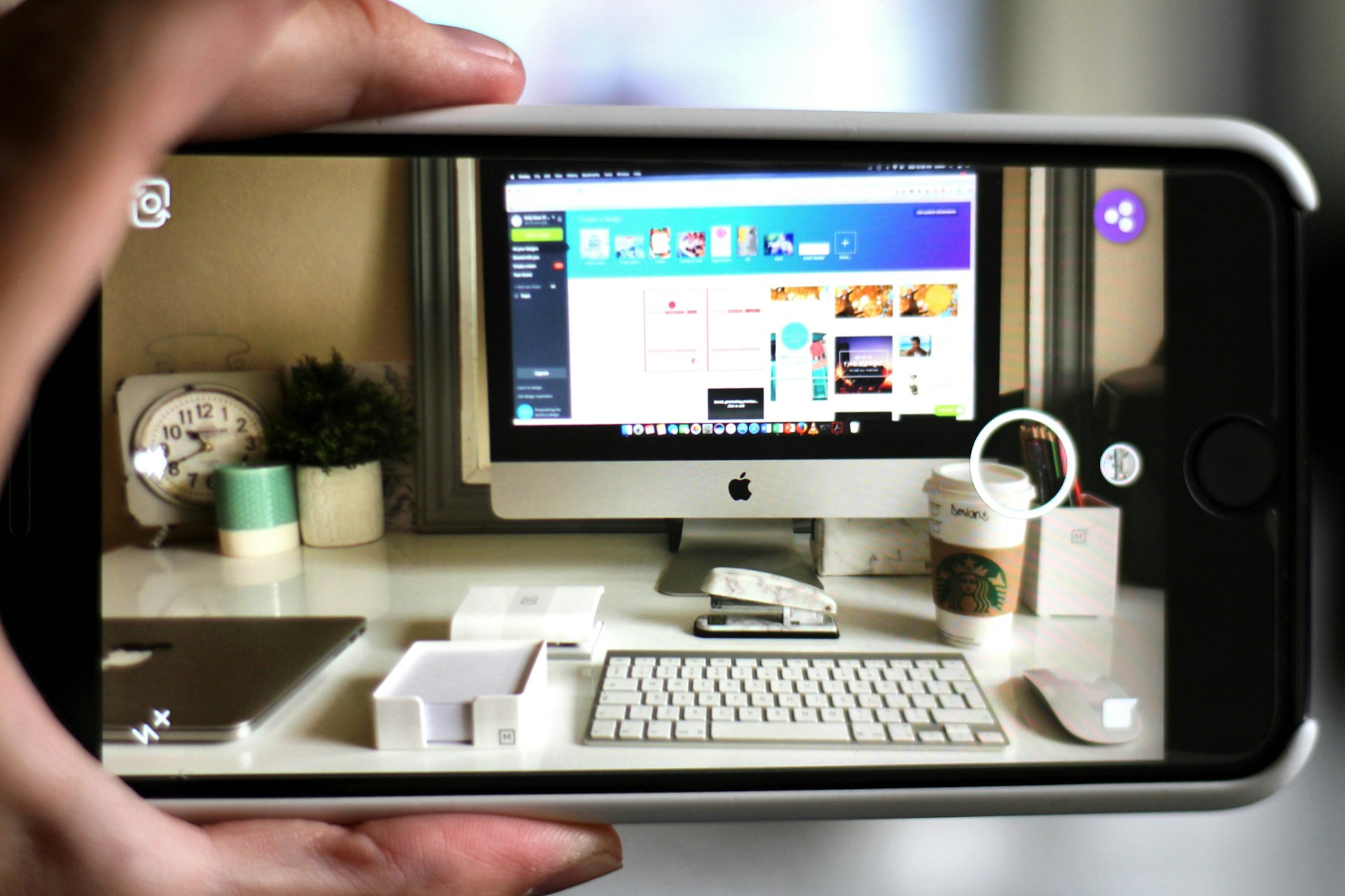 gray computer monitor