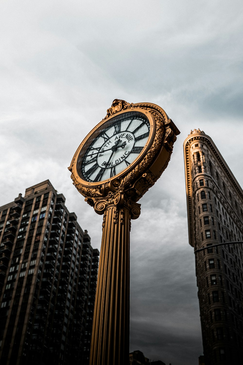 Fifth Avenue Building clock