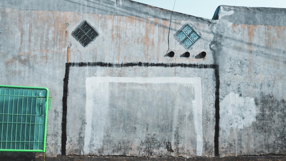 gray, black, and white concrete wall