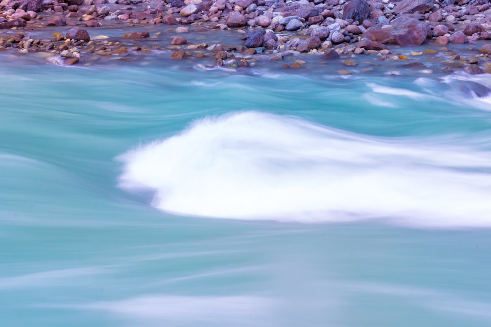 sea waves on rocky shore at daytime