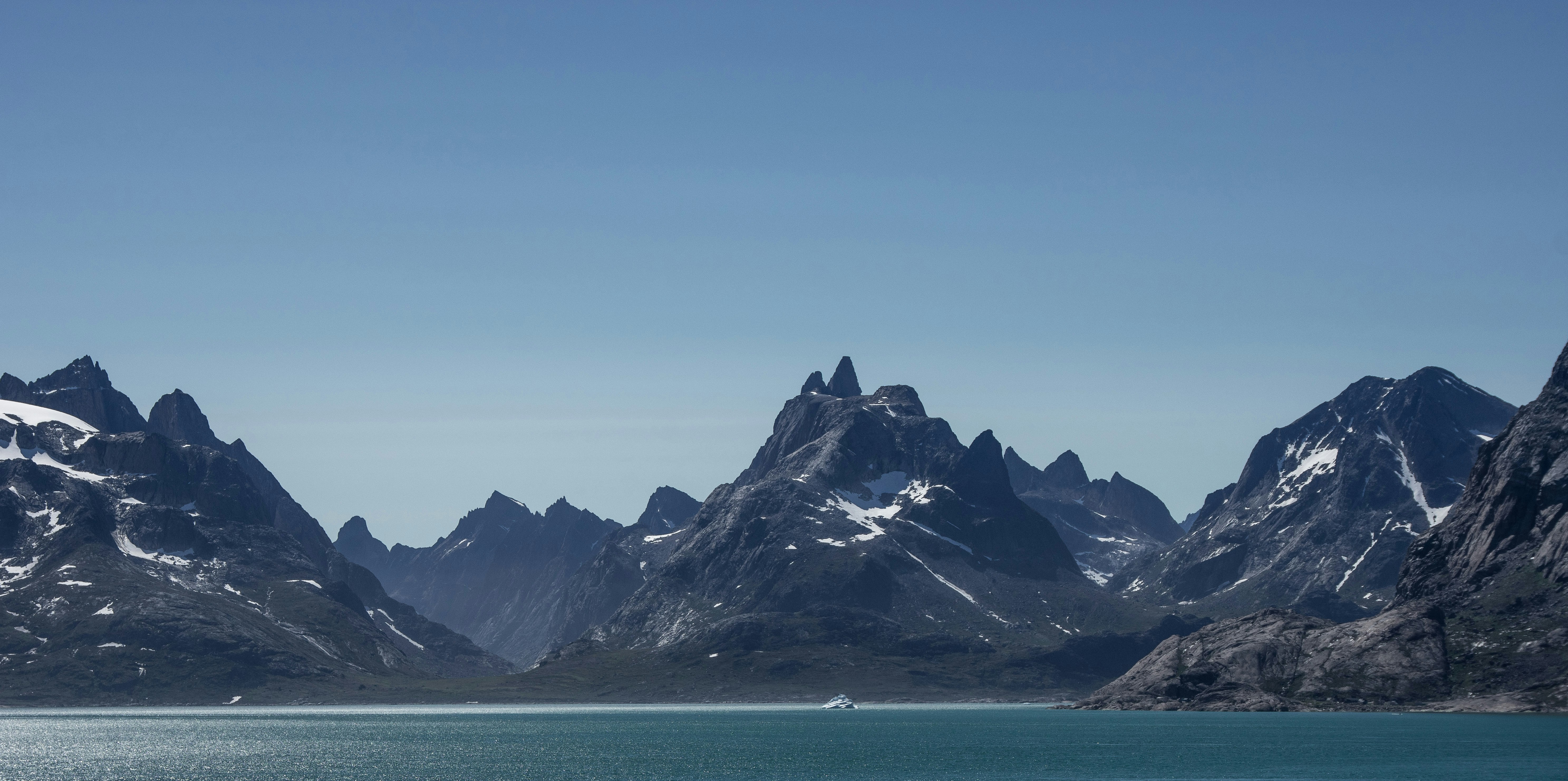 Photo by lachlangowen