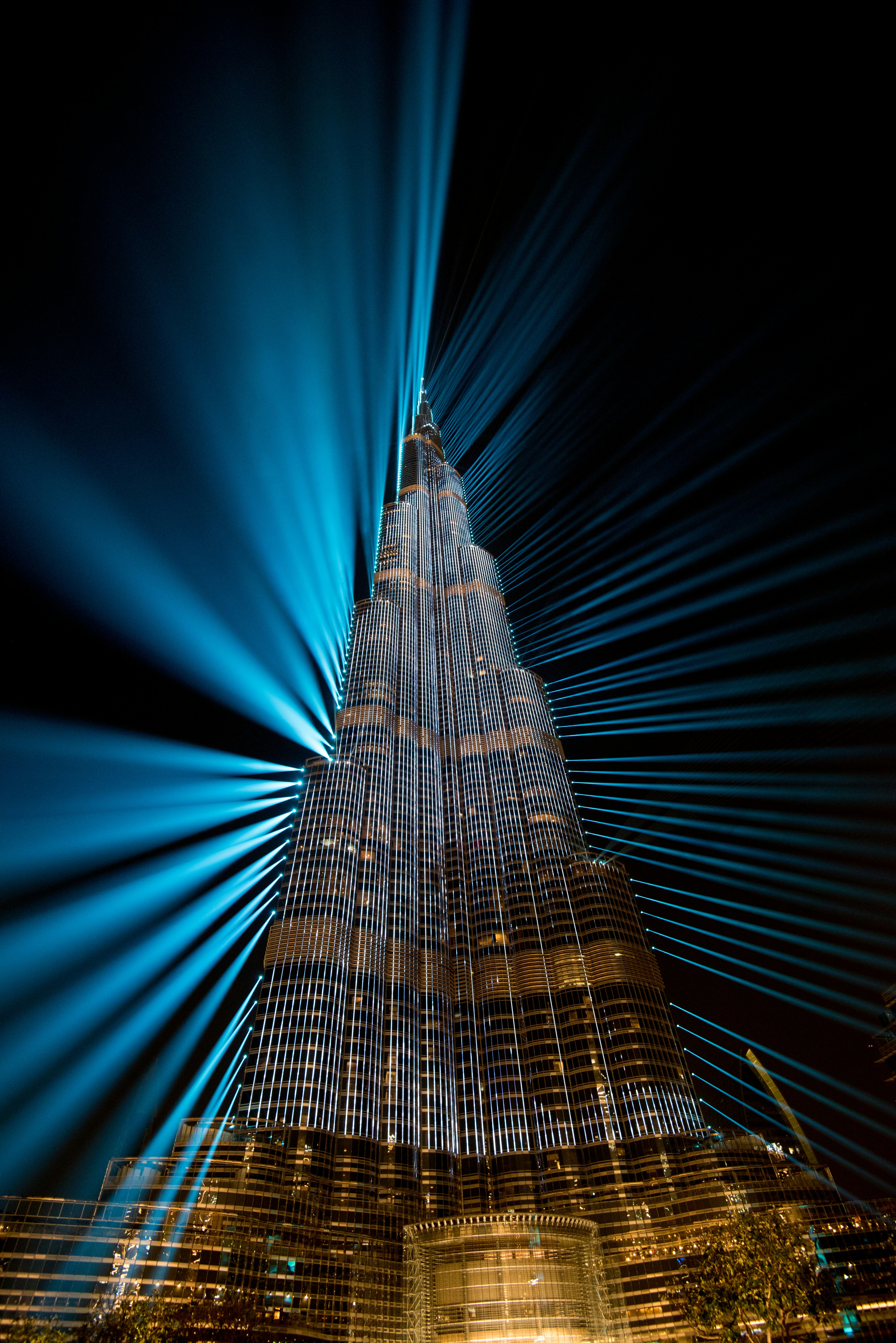 The Burj Khalifa is the tallest tower in the world. \r
\r
What an impressive building!
