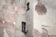 gray concrete building
