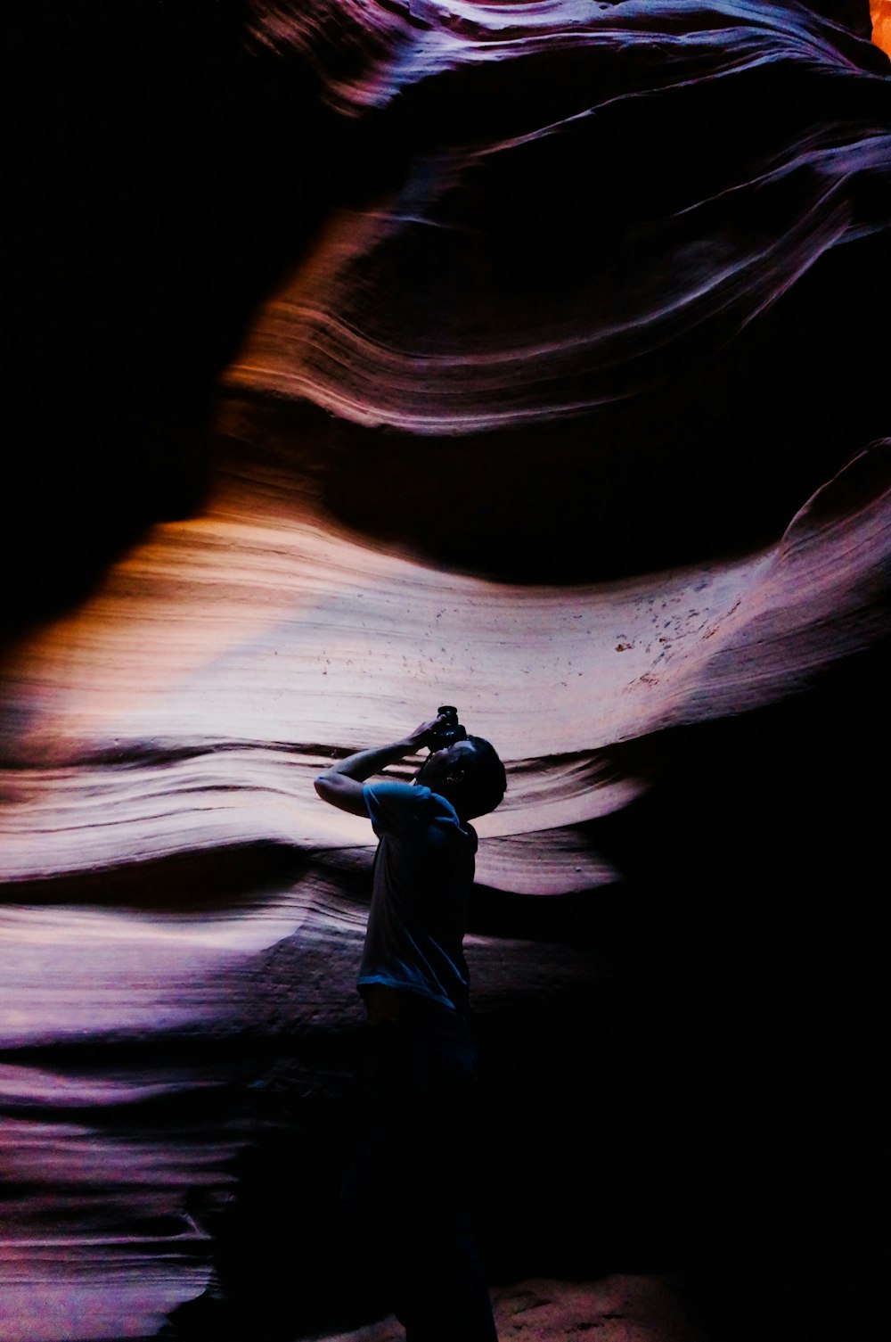 silhouette view of man bending under golden hour photo – Free Sunset Image  on Unsplash