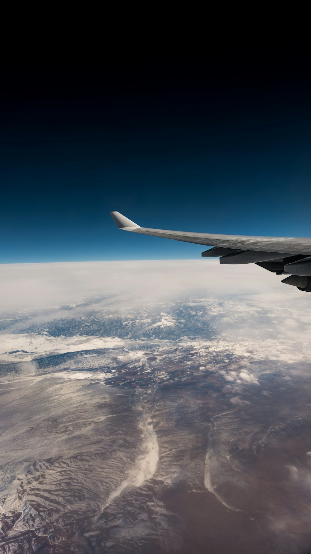 airplane wings with earth background