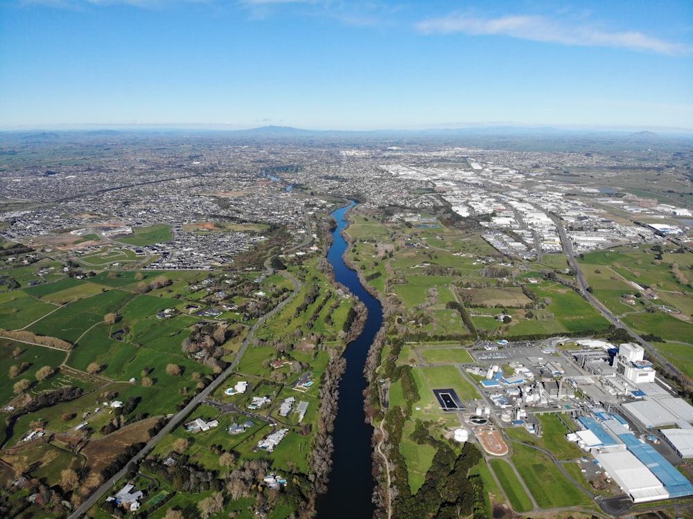 Photographie aérienne de la rivière