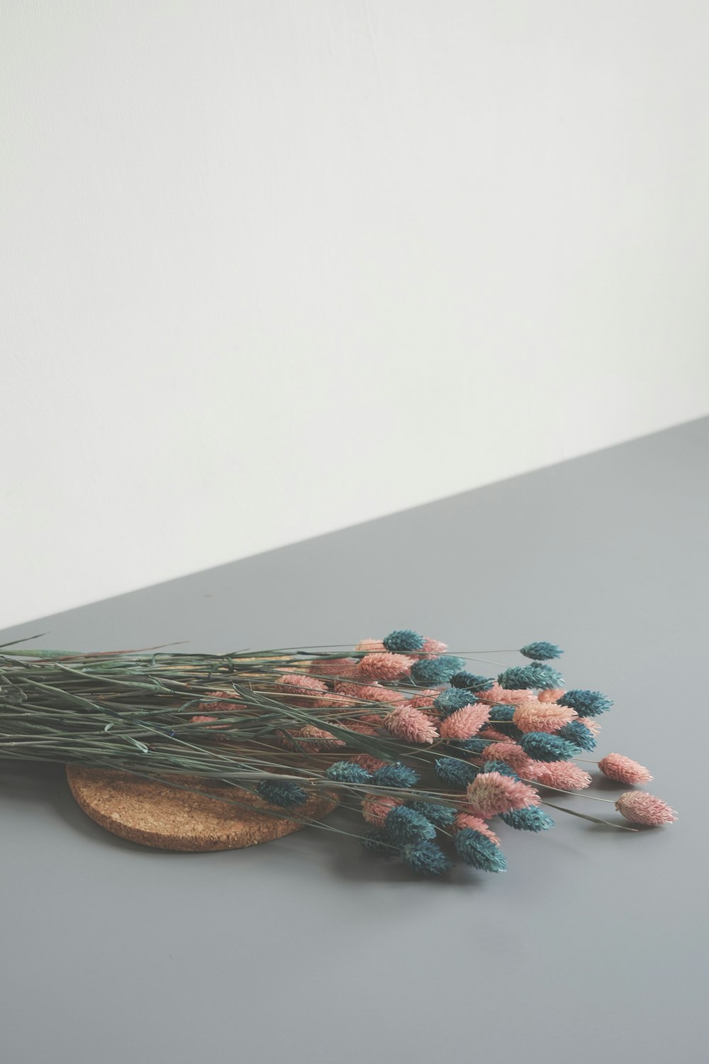 pink and blue petaled flowers arrangement