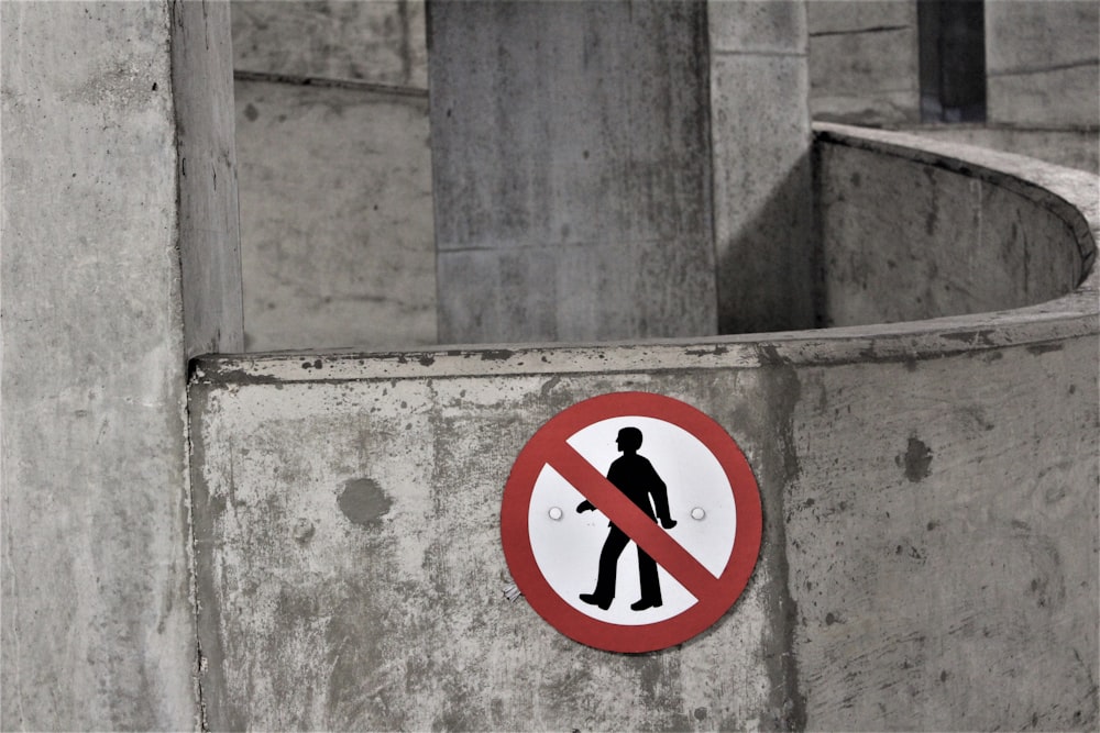 photo of no walking signage