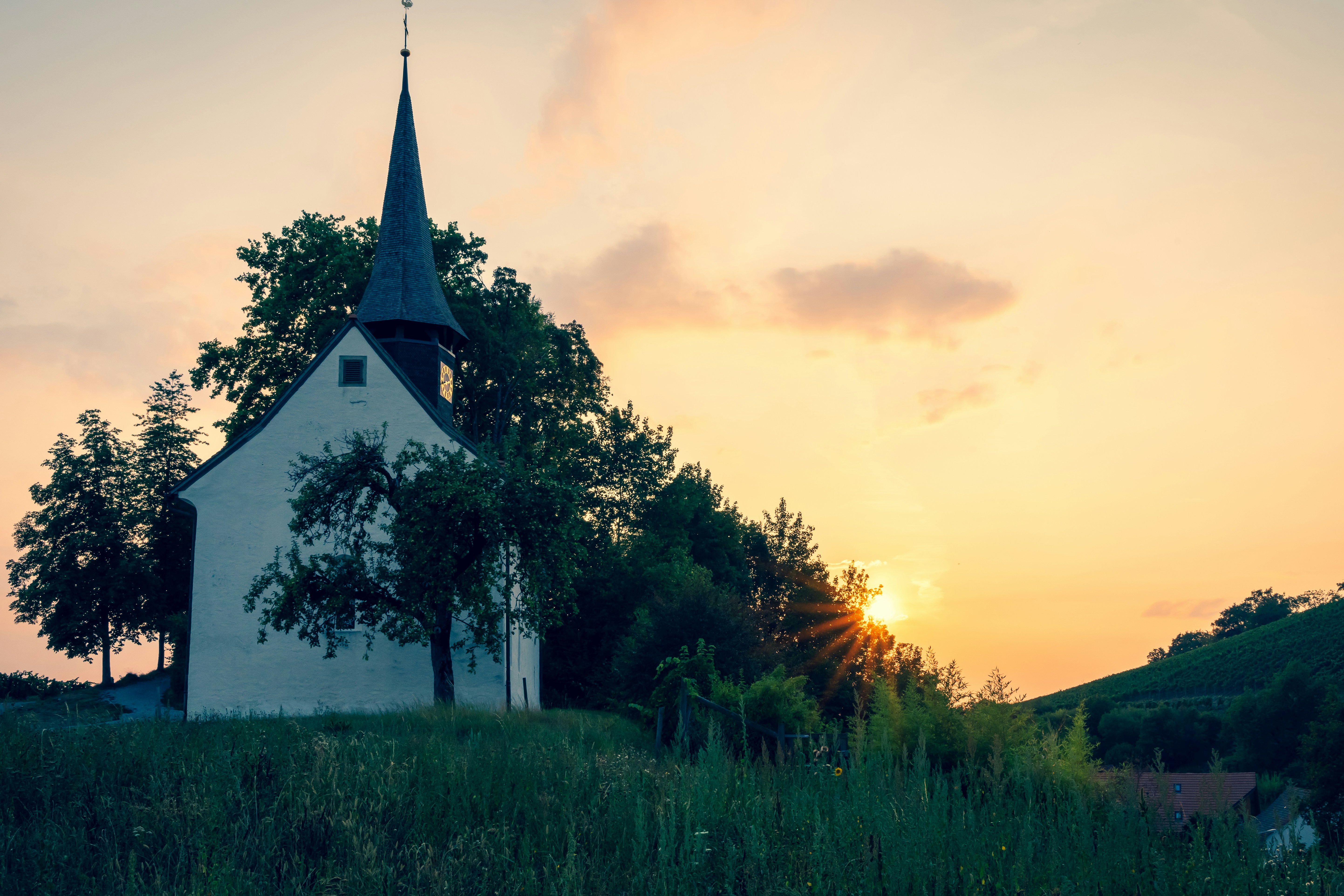 SEJARAH DAN PERKEMBANGAN GEREJA GERAKAN PENTAKOSTA Dl INDONESIA Image
