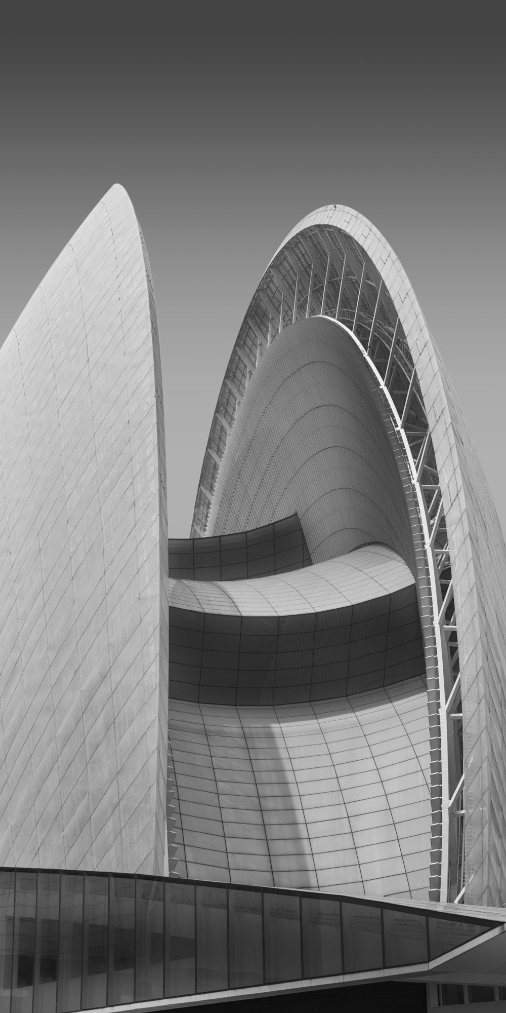 a black and white photo of a building