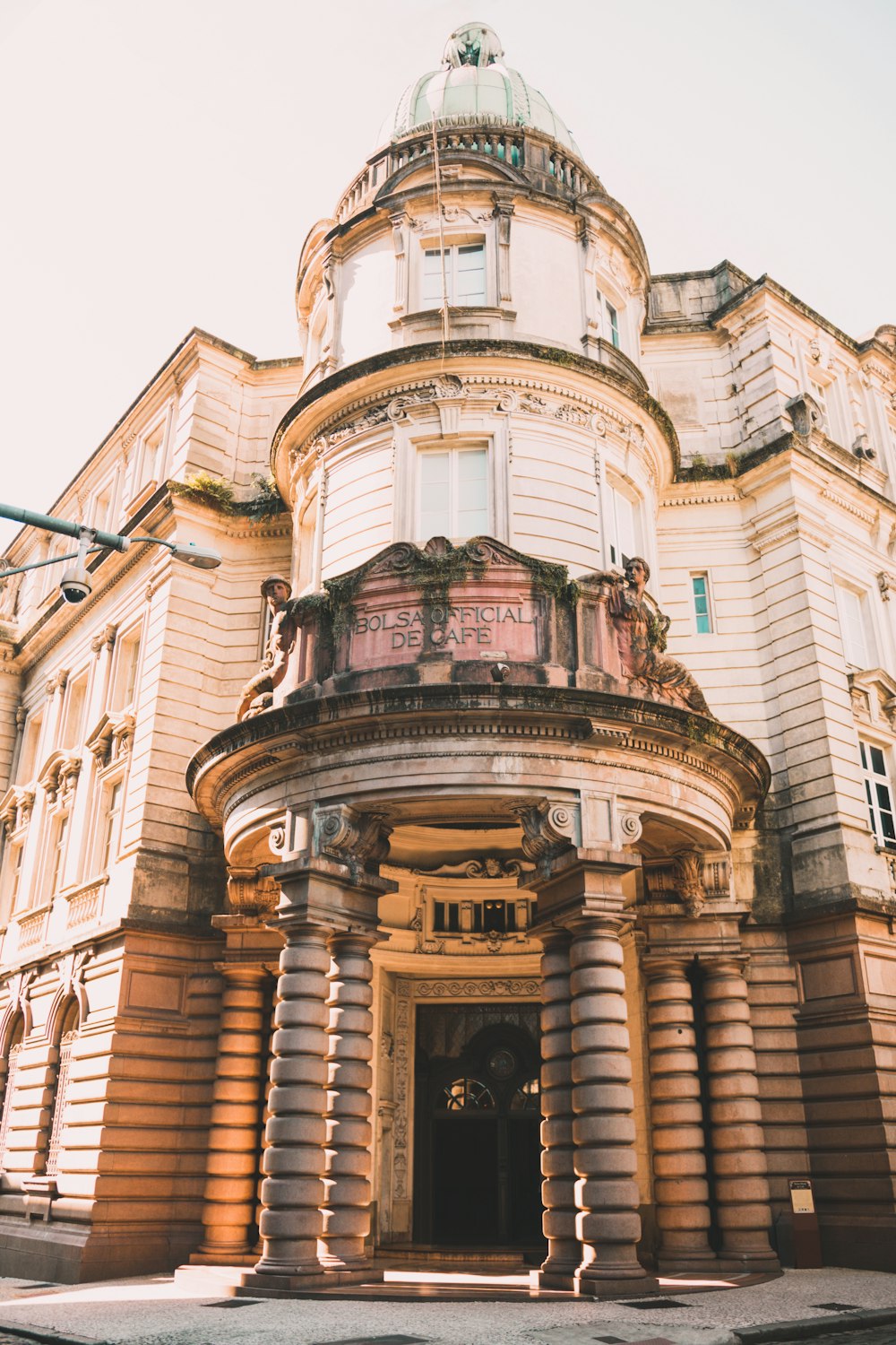 Bolsa Oficial De Cafe building during daytime