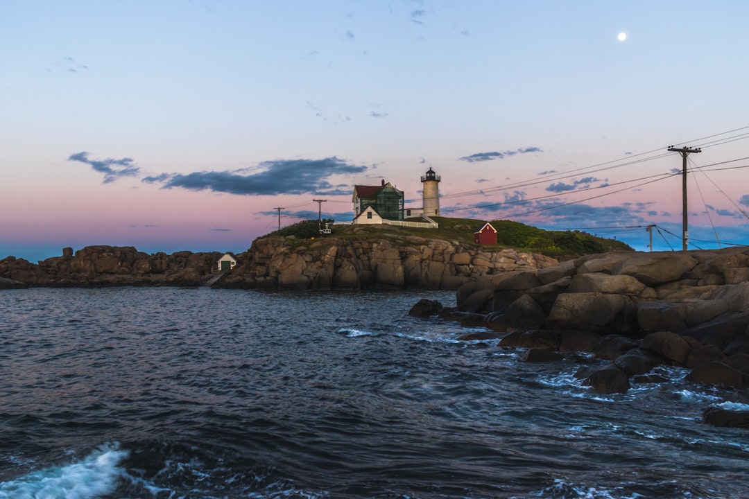 travelers stories about Lighthouse in NUBBLE LIGHT / SOHIER PARK, United States