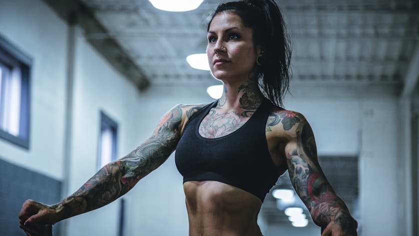 В начале этого года Алена столкнулась с необходимостью замены водительских прав. Ничего особенного — просто закончился срок их действия. По правилам, Алена обязана менять свои права регулярно — каждые 10 лет