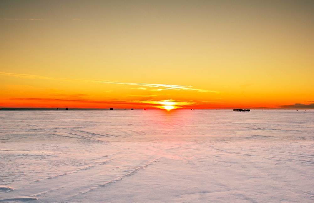 Foto del campo de hielo durante la puesta de sol