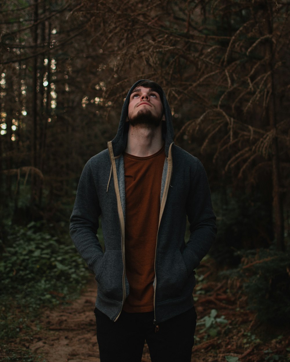 man wearing gray zip-up hoodie