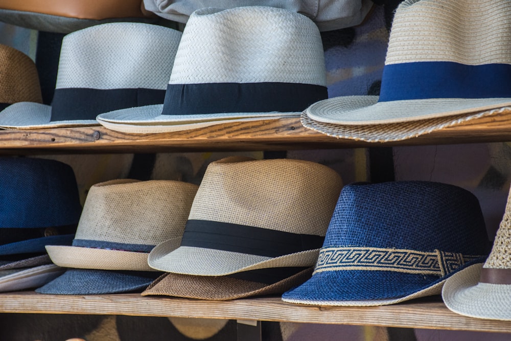 lotto di cappelli Fedora di colori assortiti