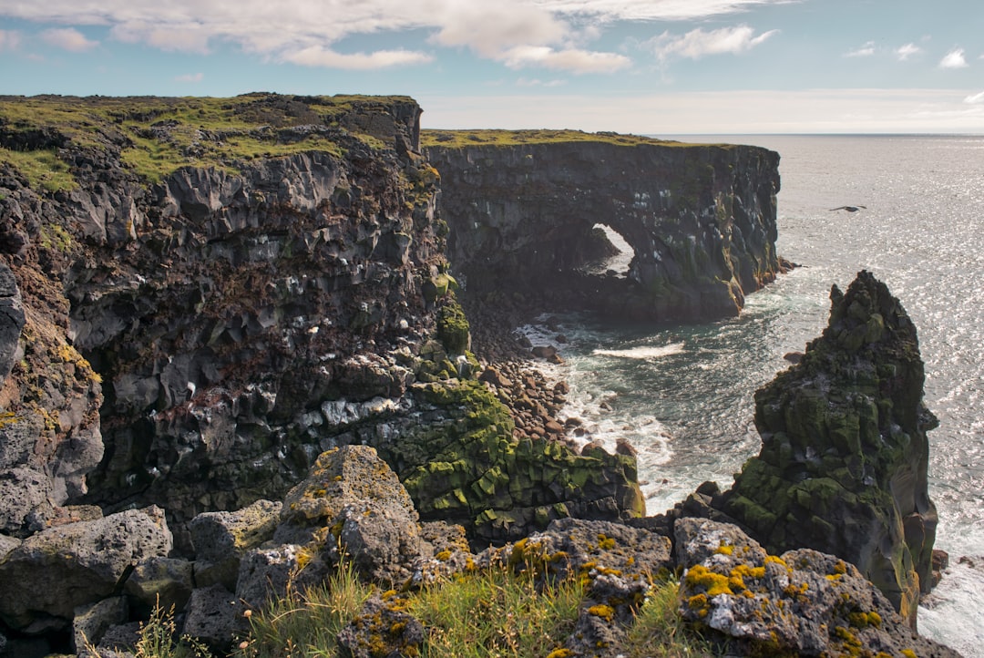 Cliff photo spot Svortuloft Gatklettur