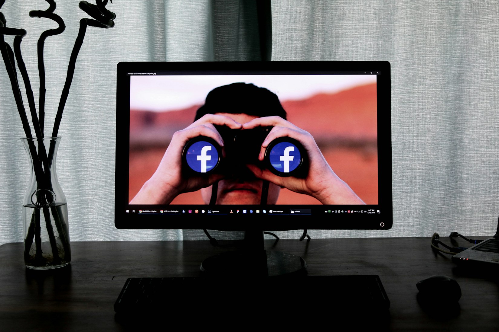 desktop computer with facebook icon 