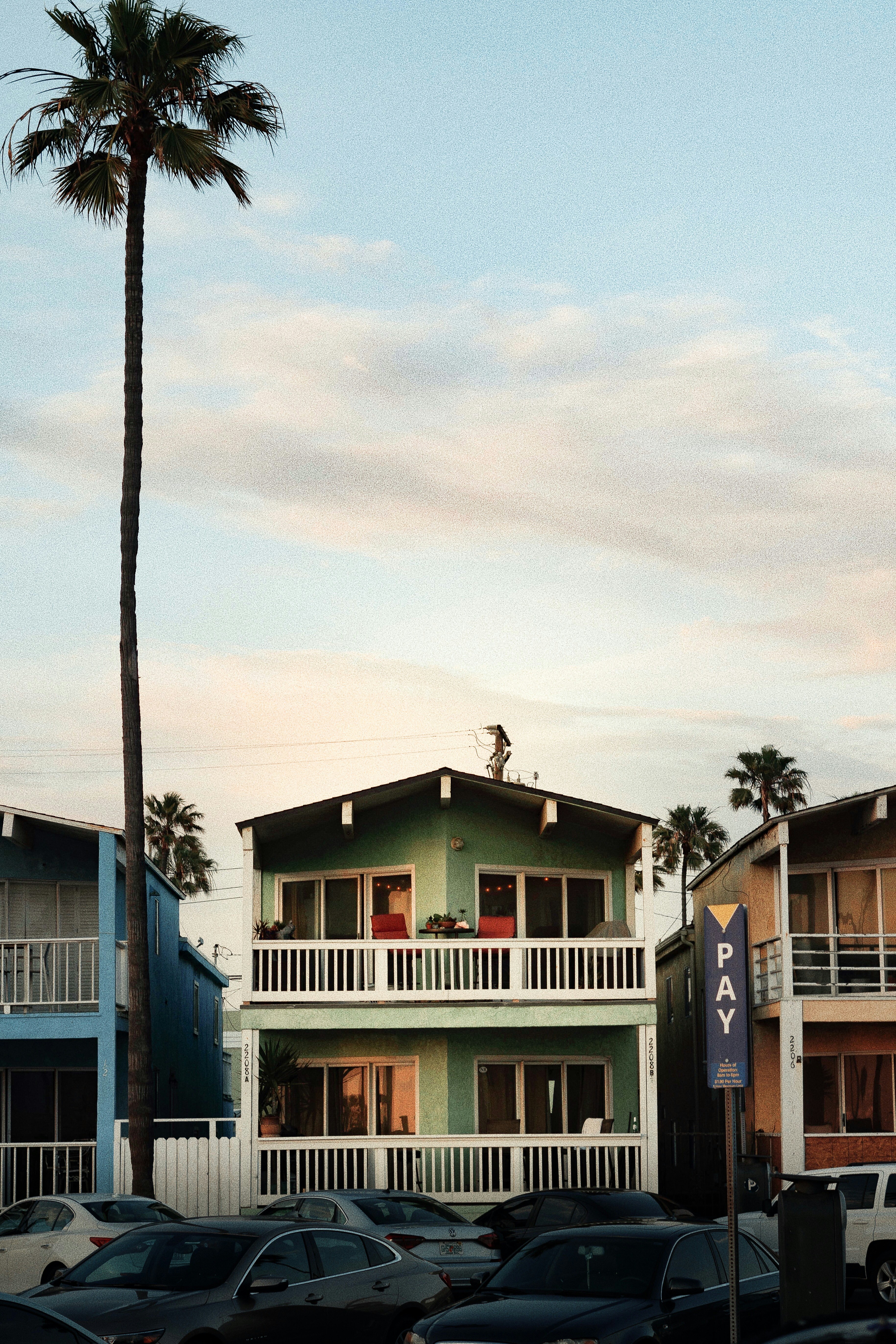 Casa com garagem. Foto: Dex Ezekiel / Unsplash
