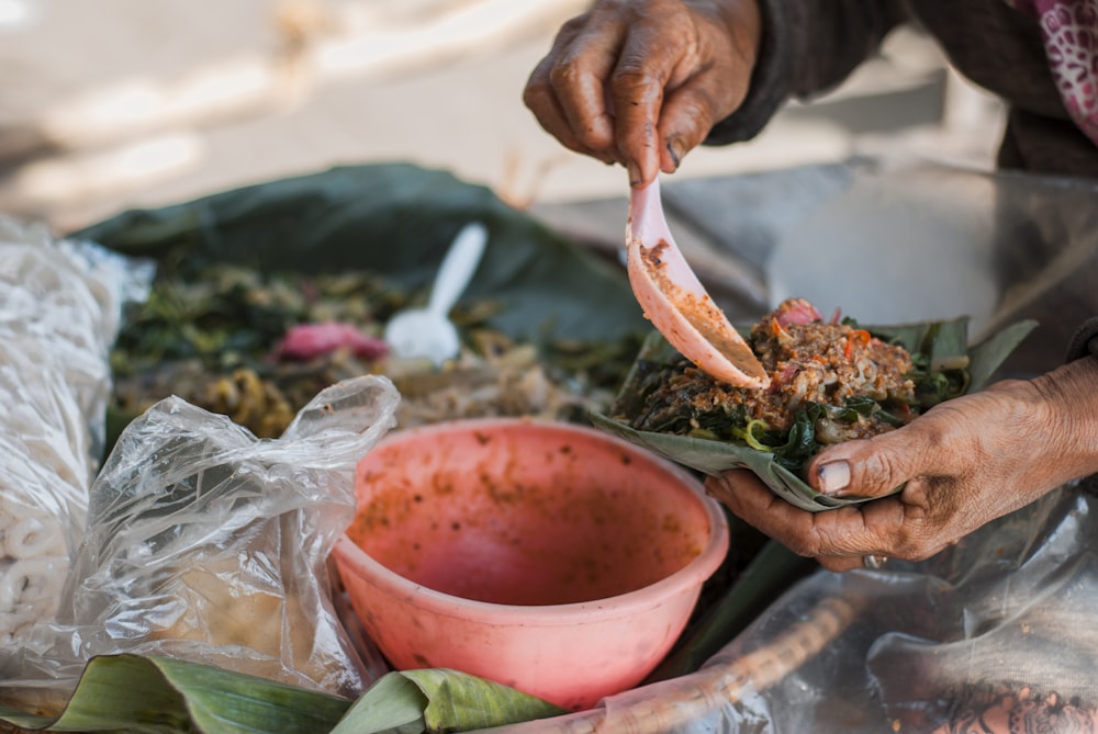 close up photography of person serving food