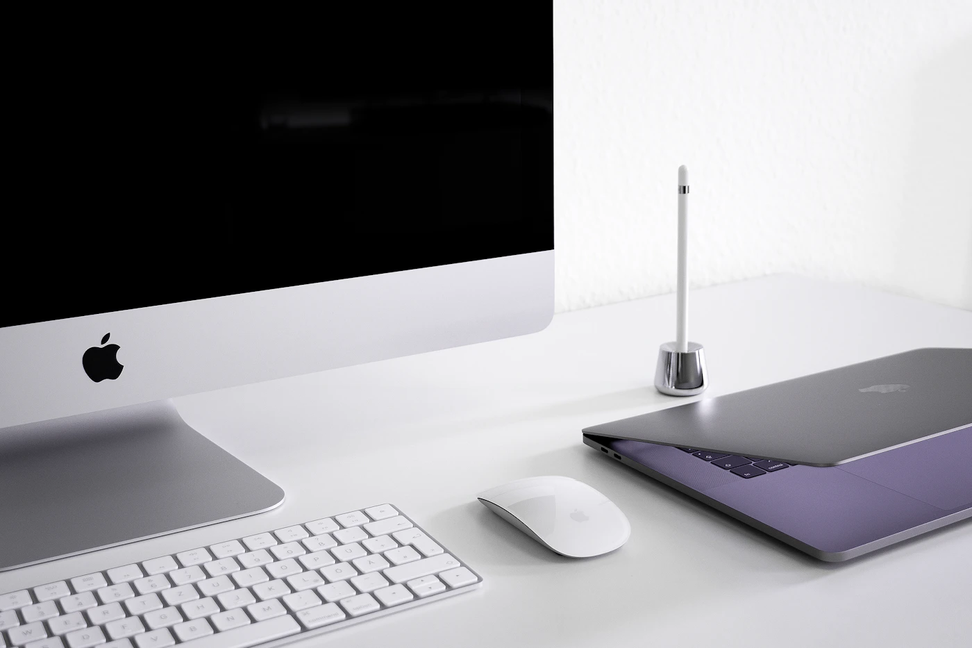 iMac 桌機工作空間實拍情境示意