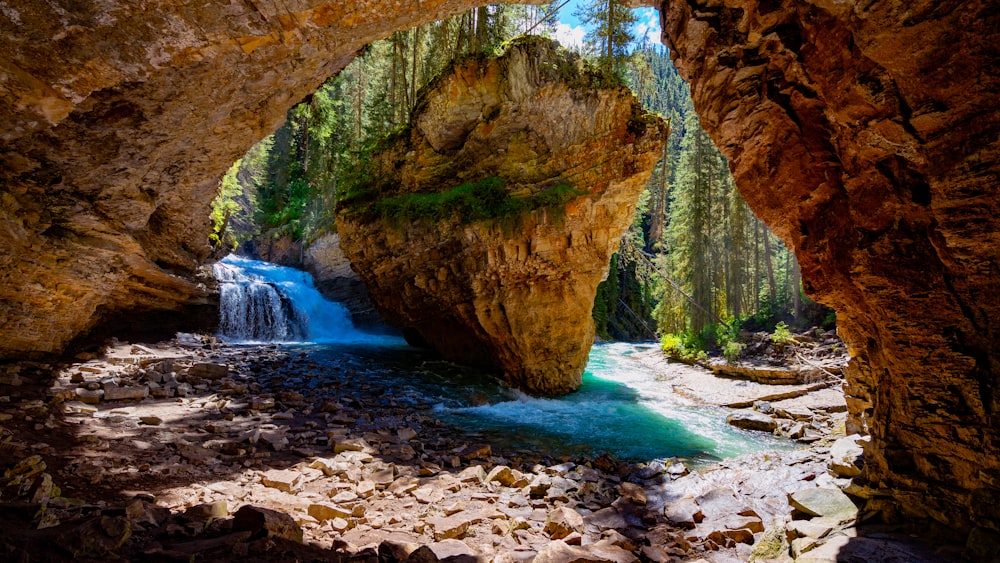 Cascada de la Cueva photo stock. Image du nature, magique - 64613252