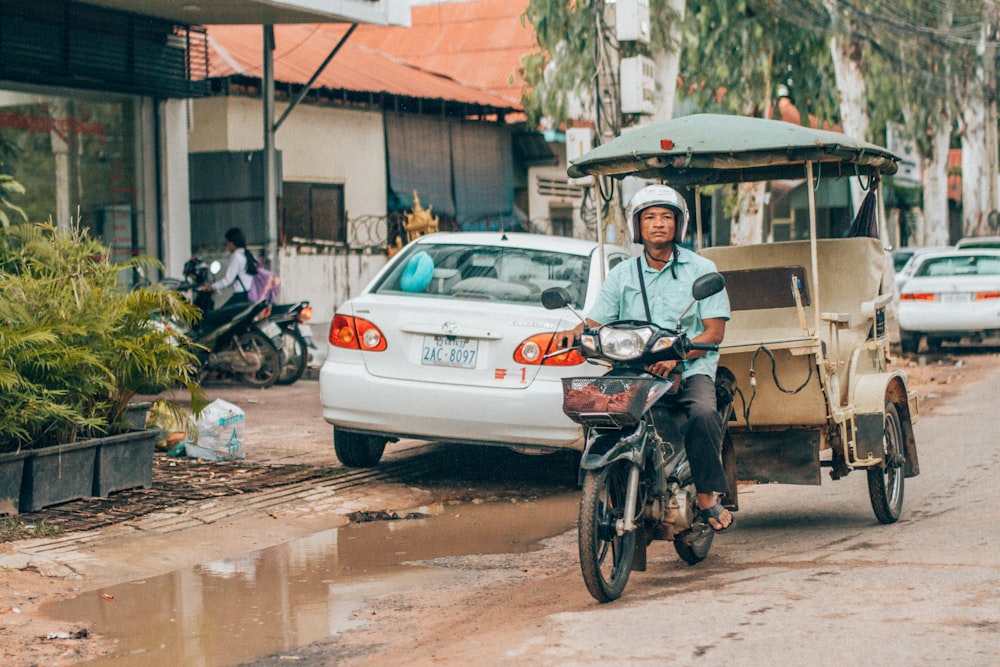 man riding on black underbone motorcycle