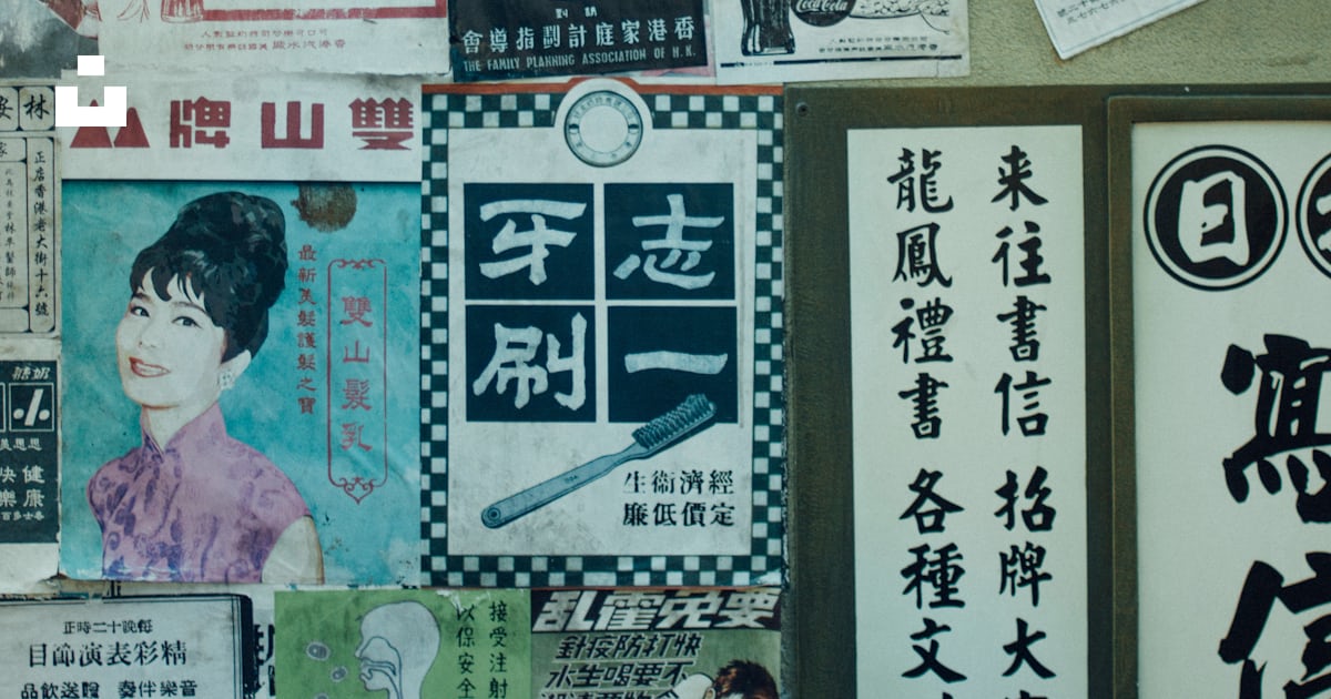 Assorted-title softbound book lot photo – Free Poster Image on Unsplash