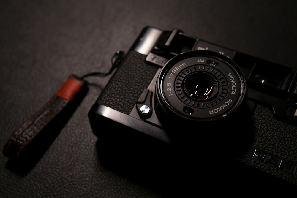 black DSLR camera