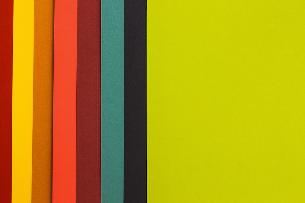 carta da parati digitale gialla, nera, verde e arancione