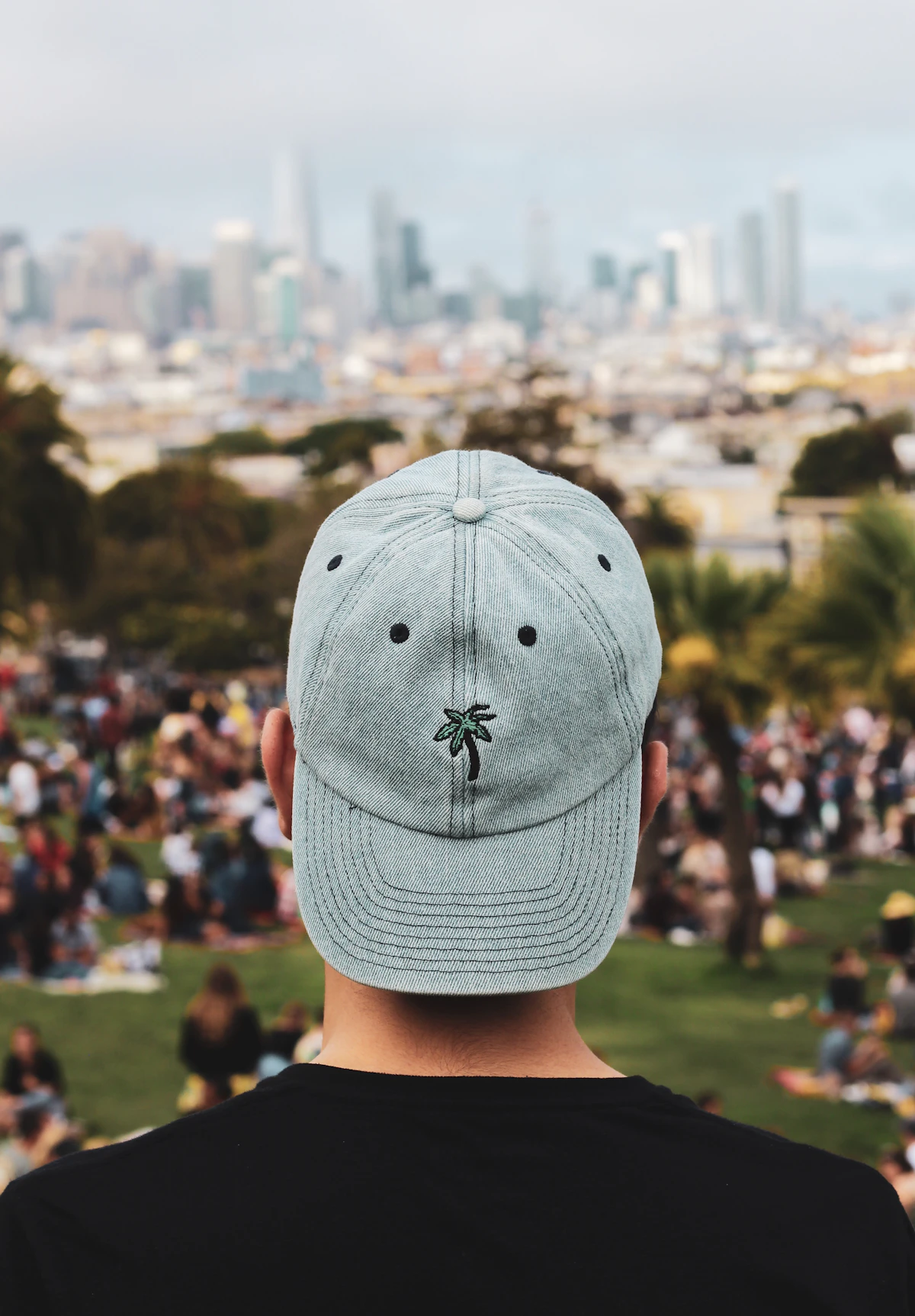 Gorra curva bordada — unisex