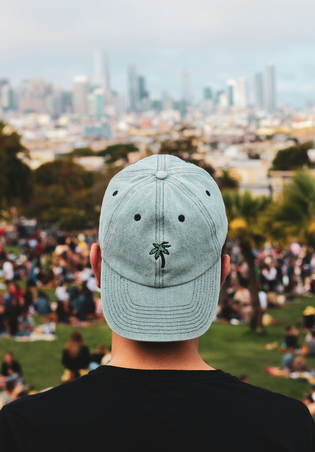 Mission Dolores Park has everything — the views, the open space, the lively people, and most importantly, the palm trees. I had one of my favorite hats with me that ended up being perfect for the occasion. I let my friend borrow it to create this shot — def one of my favorites.