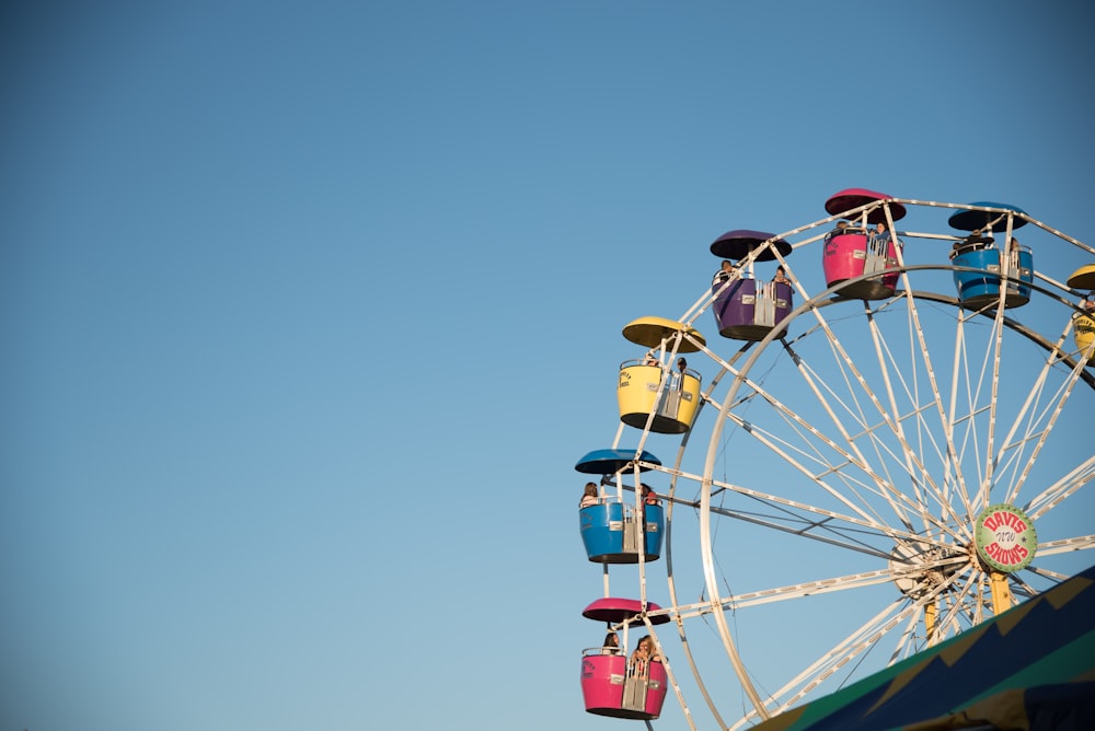 yellow and multicolored Ferris wheel ride