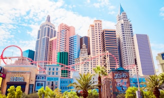 Day-by-day affordable Vegas itinerary with cheap activities and food suggestions