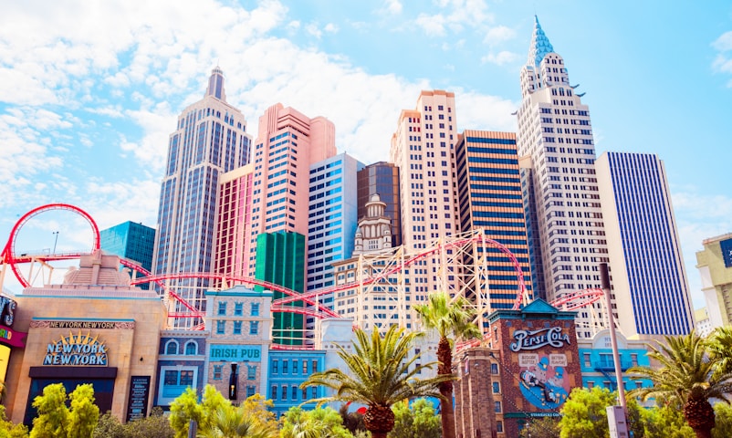 Day-by-day affordable Vegas itinerary with cheap activities and food suggestions