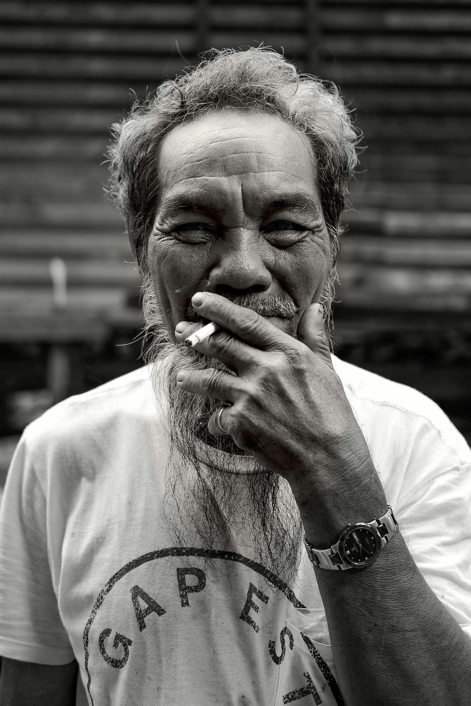 Fujifilm X-T20 + Fujifilm XF 35mm F2 R WR sample photo. Man hit cigarette photography