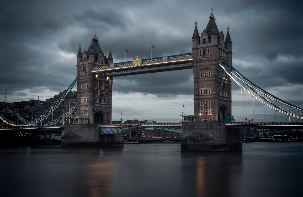 gray suspension bridge