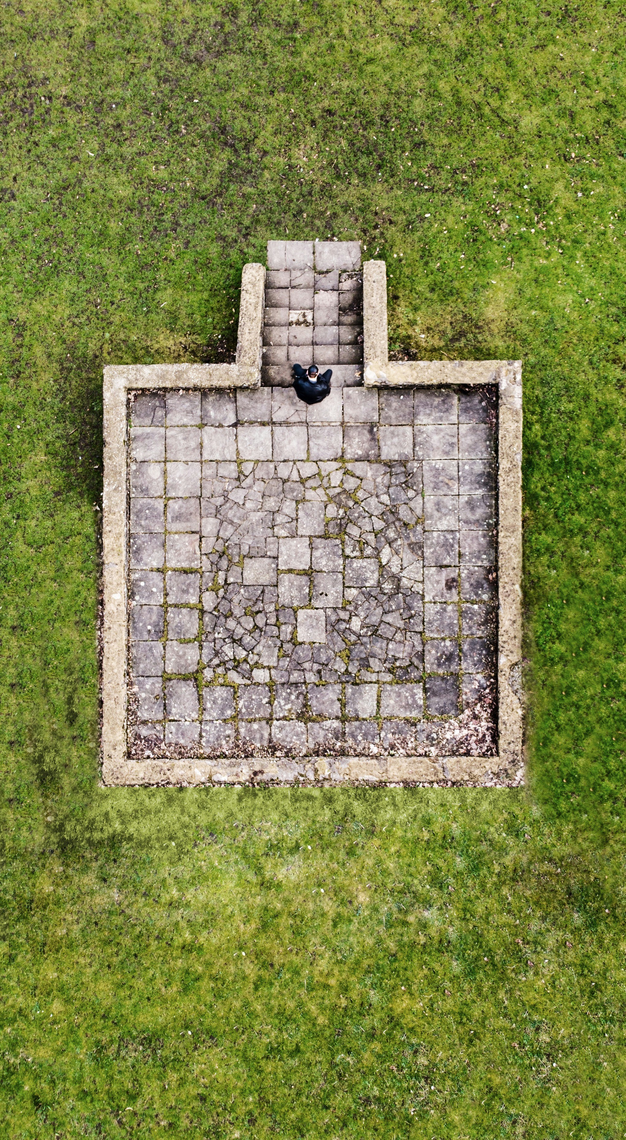 Photographie en plein angle du parc en béton gris \