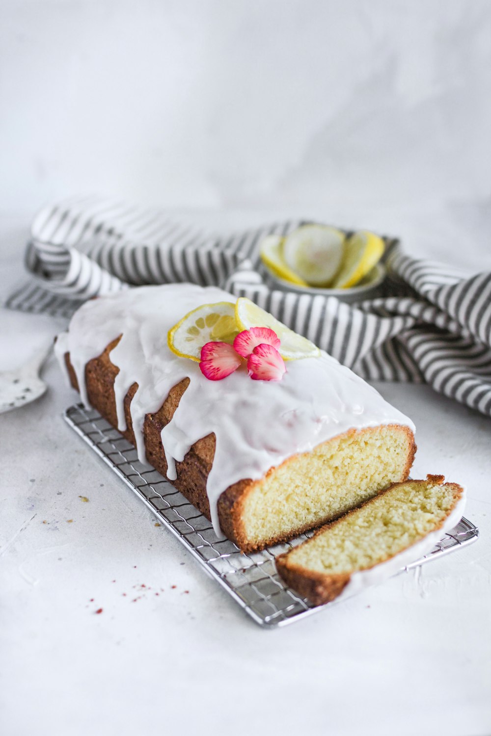 Pane scortecciato con limone e panna