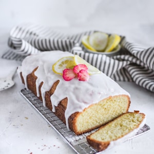 barked bread with lemon fruit and cream