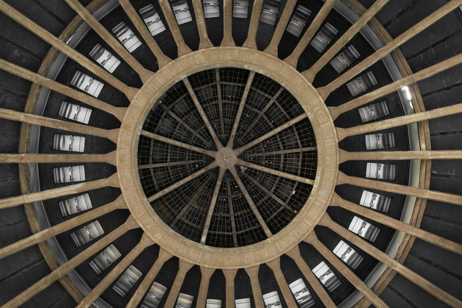 Canon EOS 77D (EOS 9000D / EOS 770D) + Sigma 18-200mm f/3.5-6.3 DC OS HSM [II] sample photo. Round brown structural ceiling photography