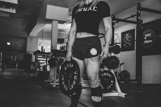person holding barbell plate