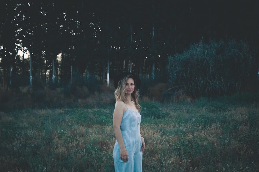 salopette blanche à bretelles camisoles pour femmes