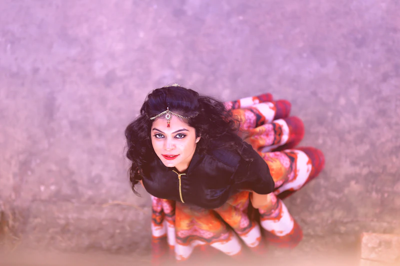 Radiant woman, full of charm and grace