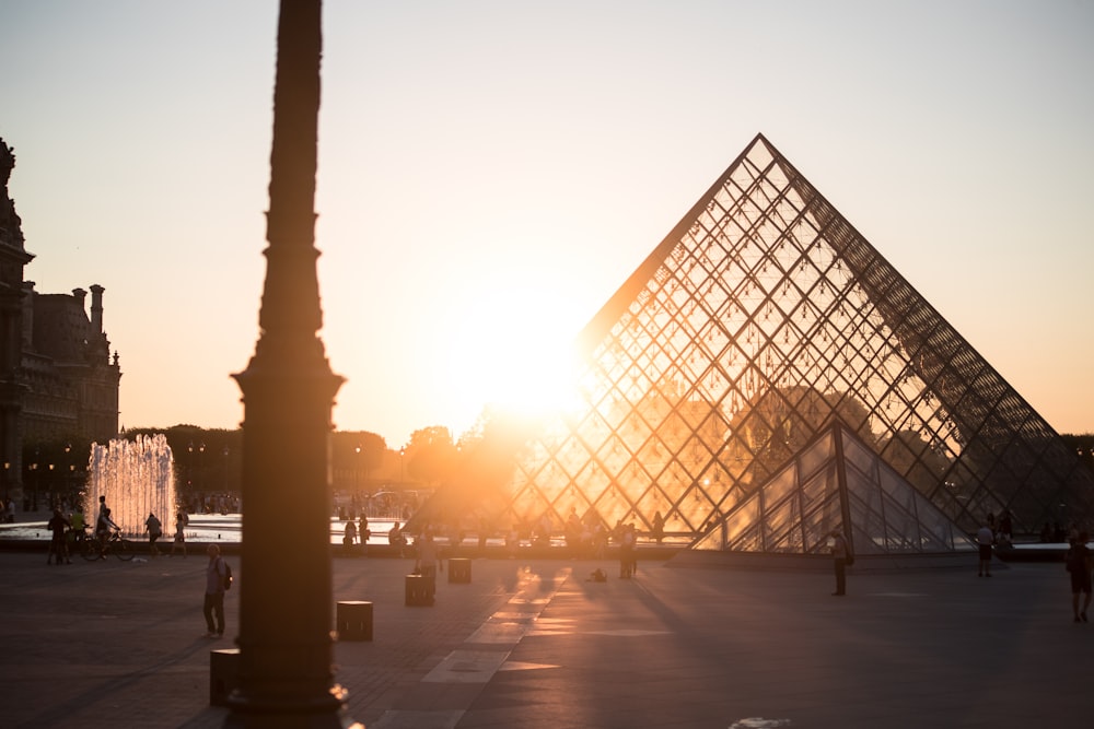 Museu do Louvre durante a hora dourada